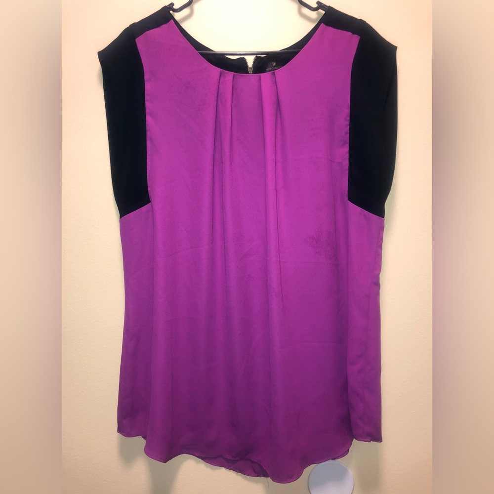 Women’s sleeveless blouse. Black and pink color. Size XL